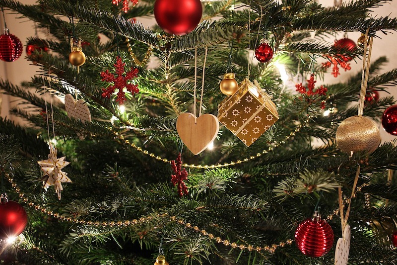 Natale 2025, gli italiani che hanno già fatto l’albero sono 1,7 milioni